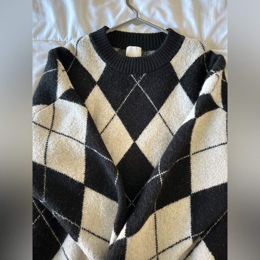 Argyle black and white sweater from H&M in size XL